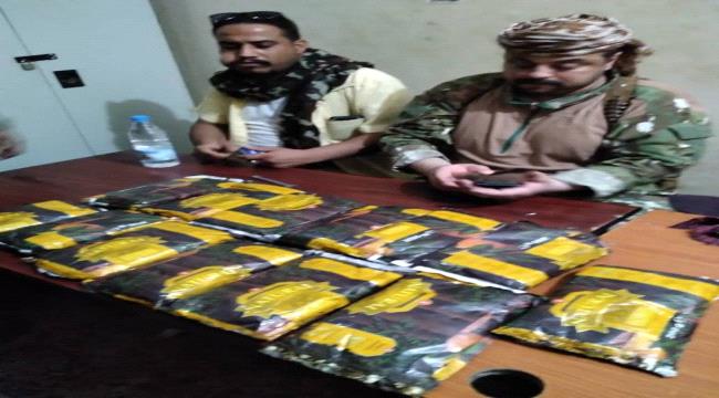 عدن.. الشرطة تعثر على كميات من المواد المخدرة داخل سيارة