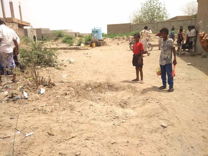 سقوط مقذوف حوثي متطور بالقرب من تجمعات سكنية جنوب الحديدة 1 سقوط مقذوف حوثي متطور بالقرب من تجمعات سكنية جنوب الحديدة