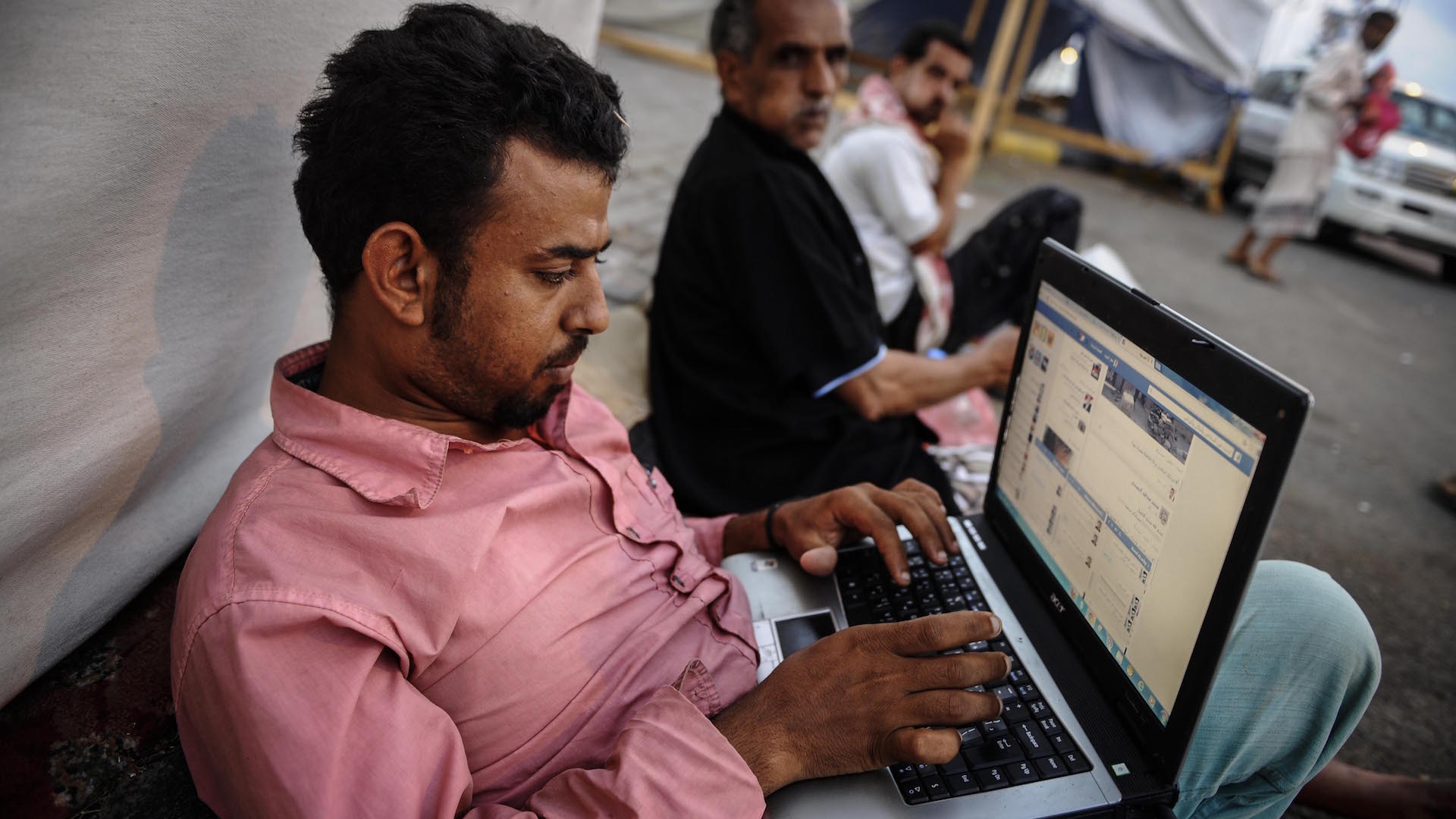 بذريعة الحرب الناعمة.. الحوثية تضعف الإنترنت في مناطق سيطرتها
