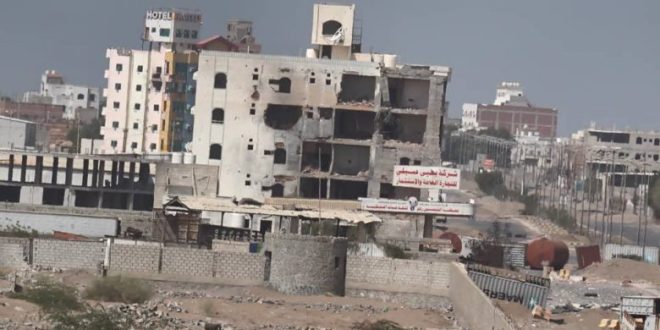 استهداف حوثي لمدينة الحديدة.. والمشتركة ترد وتكبد المليشيات خسائر فادحة