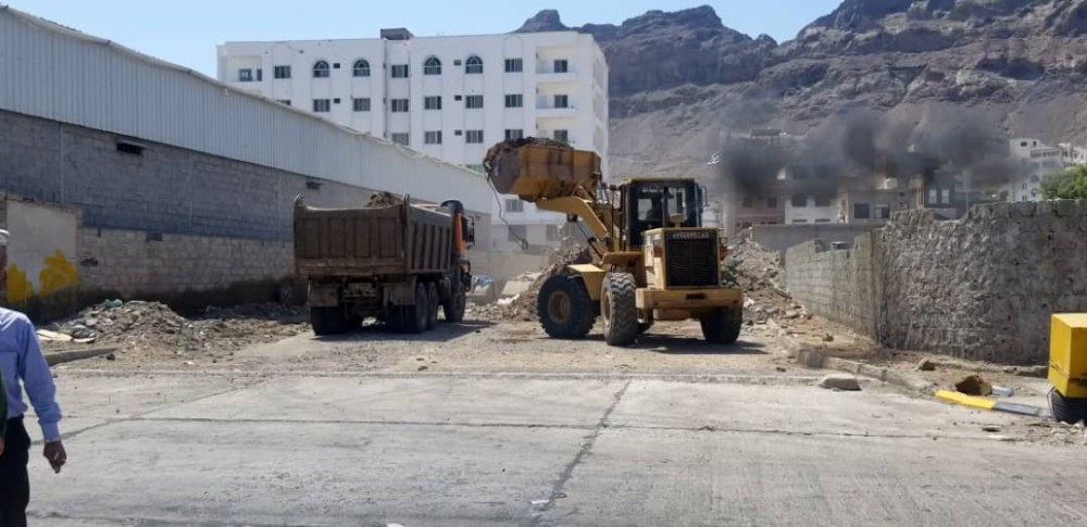 بتوجيهات محافظ عدن.. فتح طرقات بالمعلا بعد إغلاق لسنوات 1 بتوجيهات محافظ عدن.. فتح طرقات بالمعلا بعد إغلاق لسنوات
