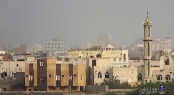 الحديدة.. استشهاد 5 مدنيين من أسرة واحدة بقذيفة حوثية في حي الربصة