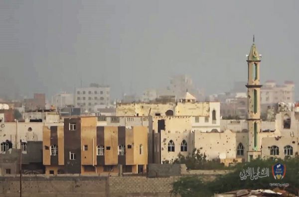 الحديدة.. استشهاد 5 مدنيين من أسرة واحدة بقذيفة حوثية في حي الربصة 1 الحديدة.. استشهاد 5 مدنيين من أسرة واحدة بقذيفة حوثية في حي الربصة