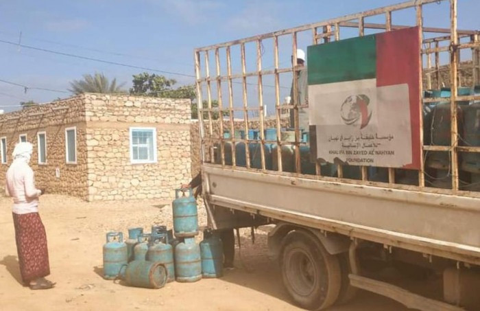 خليفة الإنسانية تواصل توفير إحتياجات الأهالي من الغاز المنزلي بسقطرى 1 خليفة الإنسانية تواصل توفير إحتياجات الأهالي من الغاز المنزلي بسقطرى