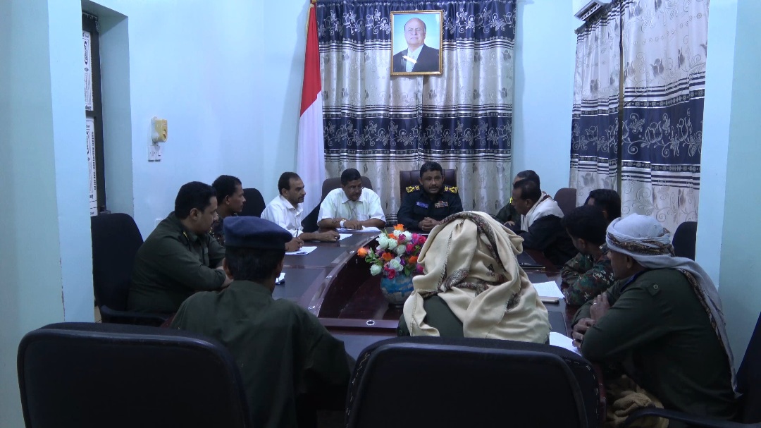 مدير شرطة الحديدة يترأس اجتماعًا أمنيًا موسعًا 1 مدير شرطة الحديدة يترأس اجتماعًا أمنيًا موسعًا