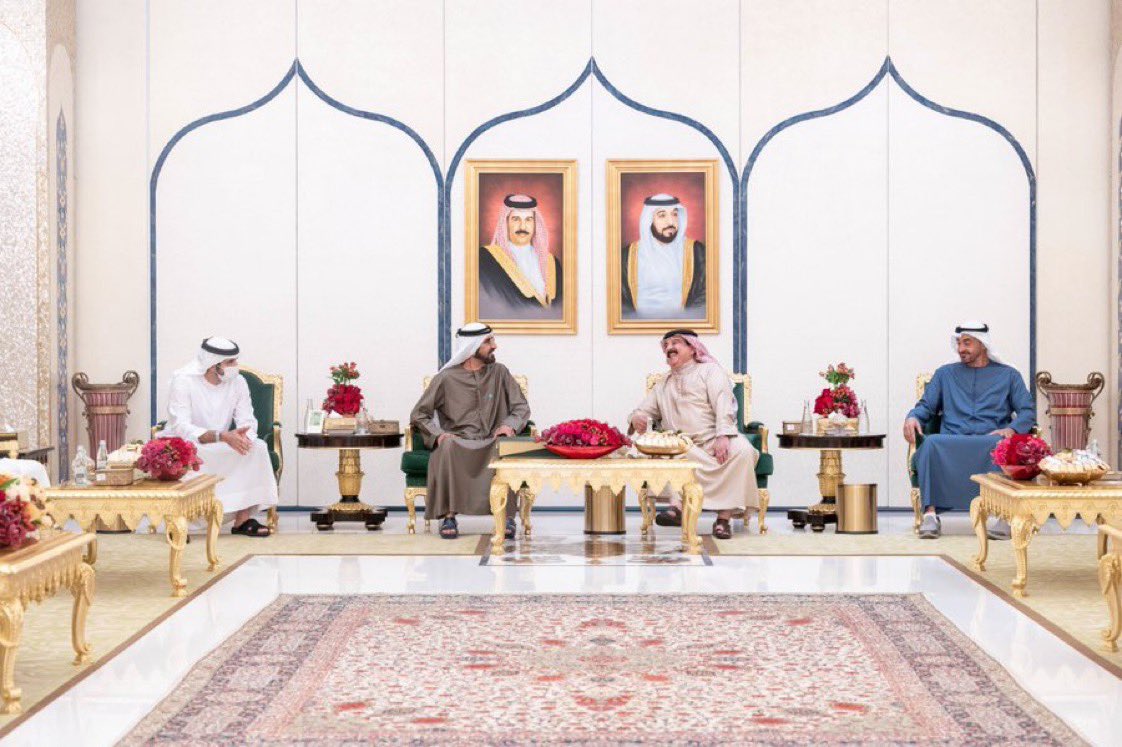 زيارة وصفت بالخاصة.. ملك البحرين يلتقي قادة الإمارات بأبوظبي 1 زيارة وصفت بالخاصة.. ملك البحرين يلتقي قادة الإمارات بأبوظبي