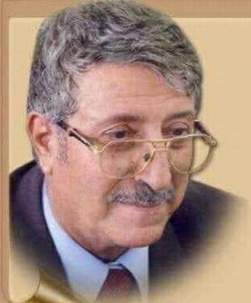 ما حقيقة نبأ وفاة شاعر اليمن الكبير عبدالعزيز المقالح ؟