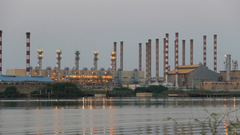 إيران تصدّر كميات نفط ضخمة إلى الصين سراً 1 إيران تصدّر كميات نفط ضخمة إلى الصين سراً
