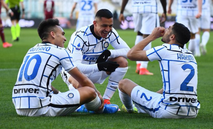 إنتر يحقق فوزاً ثميناً على تورينو ويعزز صدارته في الدوري الإيطالي 1 إنتر يحقق فوزاً ثميناً على تورينو ويعزز صدارته في الدوري الإيطالي