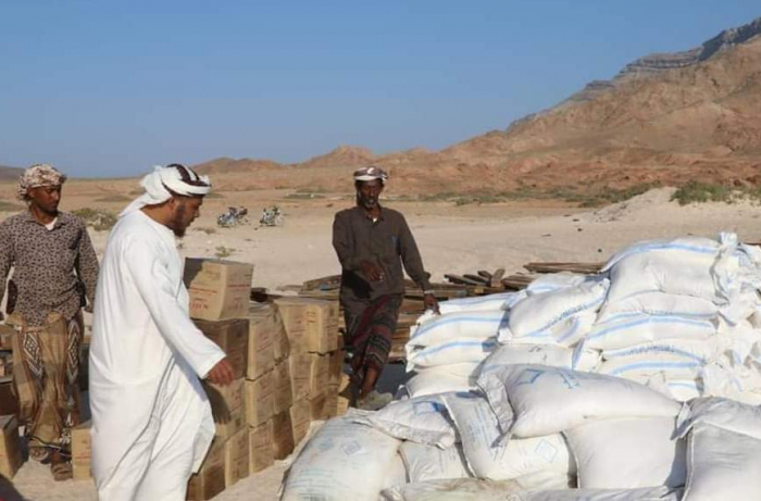 سقطرى .. خليفة الإنسانية تلبي الاحتياجات الغذائية بعبدالكوري