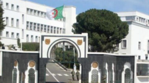 وزارة الدفاع الجزائرية تعلن إحباط محاولة تفجير إرهابي بالعاصمة 1 وزارة الدفاع الجزائرية تعلن إحباط محاولة تفجير إرهابي بالعاصمة