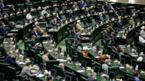 "لا تفاوض حول الصواريخ والنووي".. برلمان إيران يتعنت