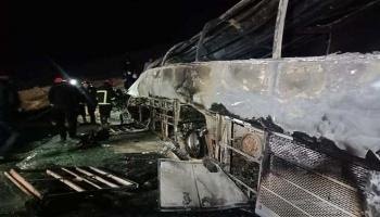 في حادث مروع .. مصرع 20 شخص بتصادم أتوبيس بسيارة في مصر 1 في حادث مروع .. مصرع 20 شخص بتصادم أتوبيس بسيارة في مصر