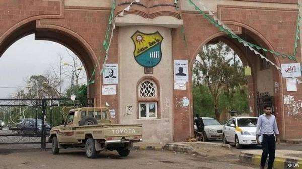 مليشيا الحوثي تطرد 150 عائلة من جامعة صنعاء