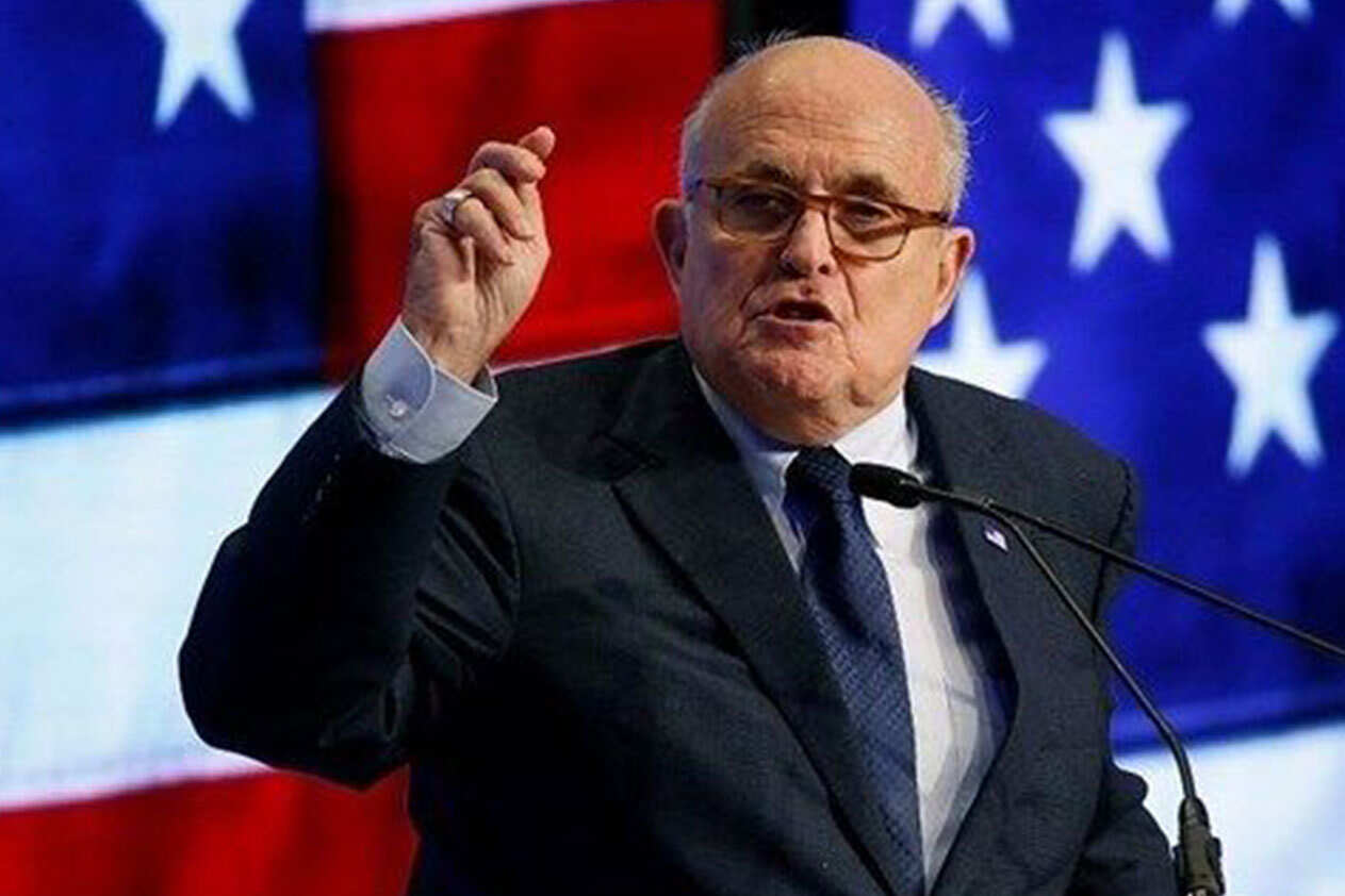 الأمن الأمريكي يداهم منزل محامي ترامب ويصادر أجهزته الإلكترونية 1 الأمن الأمريكي يداهم منزل محامي ترامب ويصادر أجهزته الإلكترونية