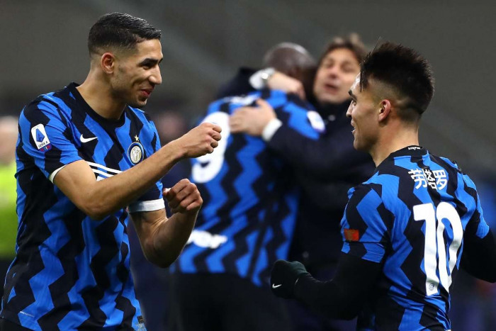 إنتر ميلان يتوج بطلاً للدوري الإيطالي للمرة الـ19 في تاريخه 1 إنتر ميلان يتوج بطلاً للدوري الإيطالي للمرة الـ19 في تاريخه
