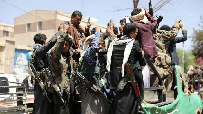الحوثي يداهم قرية في المحويت ويختطف 42 مدنياً لهذا السبب