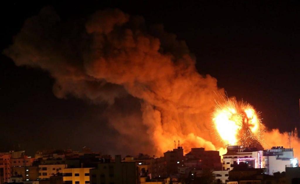قصف إسرائيلي يصيب عشرات الفلسطينيين في غزة 1 قصف إسرائيلي يصيب عشرات الفلسطينيين في غزة