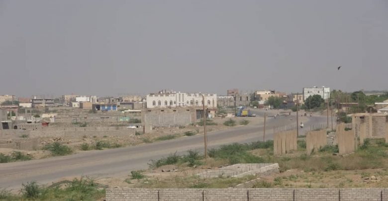 مليشيات الحوثي تشن قصفاً عنيفاً على الأحياء السكنية في حيس