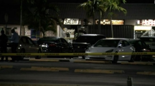 قتيلان في إطلاق نار عشوائي على حشد بولاية فلوريدا الأميركية 1 قتيلان في إطلاق نار عشوائي على حشد بولاية فلوريدا الأميركية