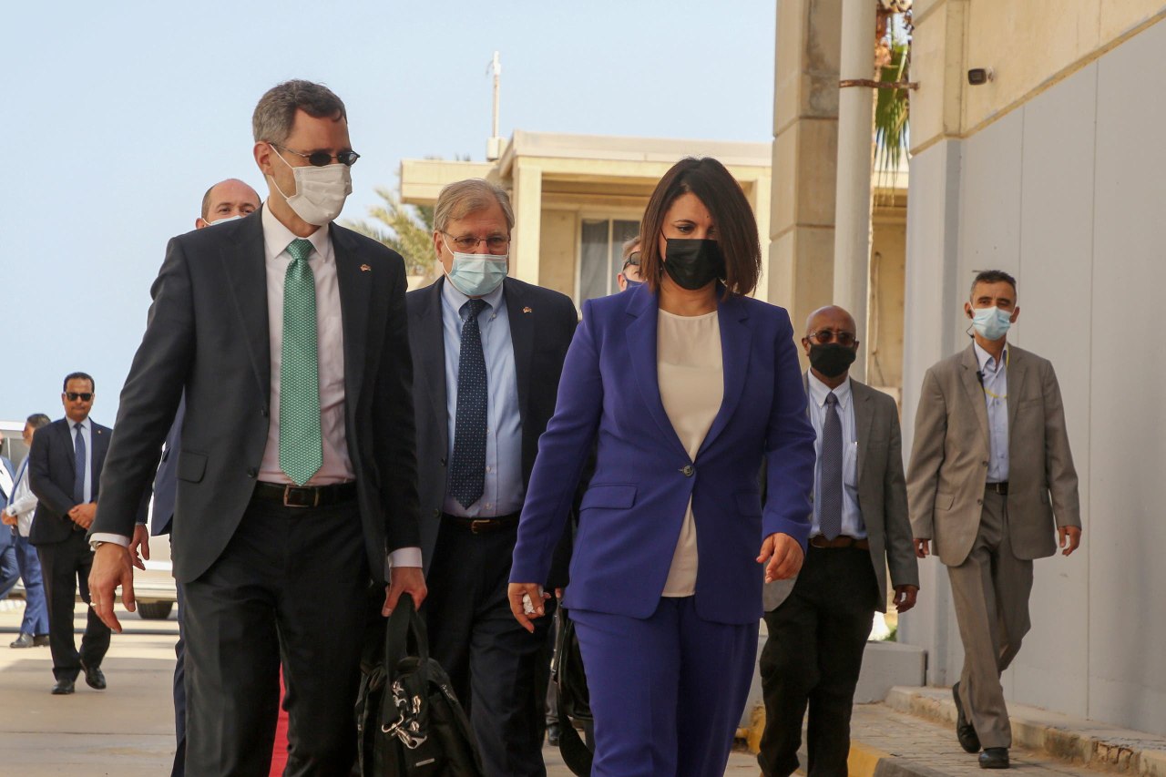 وفد أميركي يصل العاصمة طرابلس.. وإعادة فتح السفارة قريبا