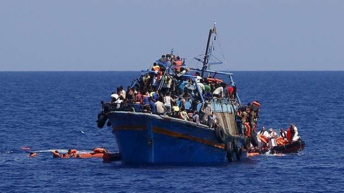 السلطات التونسية تعلن عن إنقاذ 117 مهاجرًا غير شرعيًا قبالة سواحل صفاقس 1 السلطات التونسية تعلن عن إنقاذ 117 مهاجرًا غير شرعيًا قبالة سواحل صفاقس