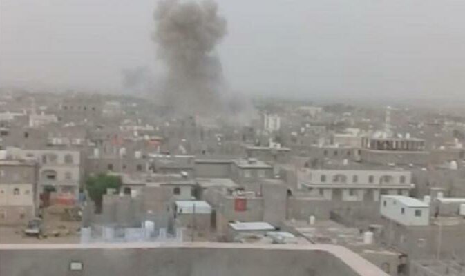 في أول أيام عيد الفطر .. مليشيا الحوثي تستهدف حي سكني في مأرب بصاروخ باليستي