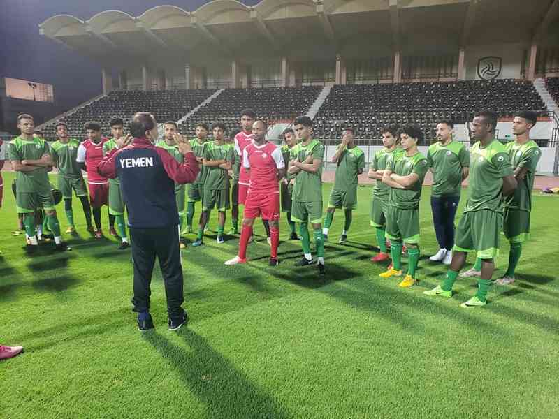 المنتخب اليمني يجري حصة تدريبية على ملعب الشباب السعودي 1 المنتخب اليمني يجري حصة تدريبية على ملعب الشباب السعودي