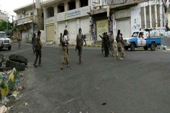 اشتباكات عنيفة بين لوائين في الجيش بمدينة تعز 1 اشتباكات عنيفة بين لوائين في الجيش بمدينة تعز