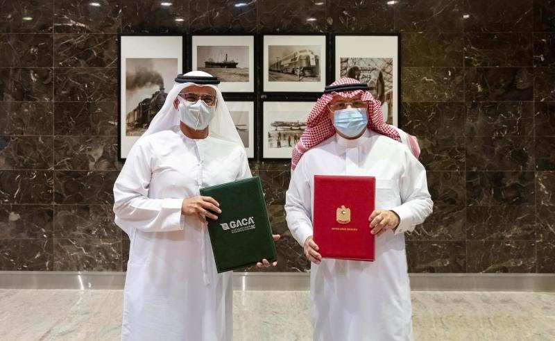 السعودية والإمارات توقعان مذكرة تفاهم لتعزيز أمن الطيران