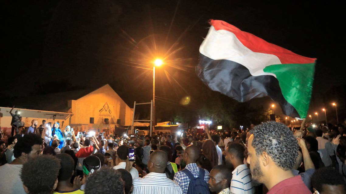 تظاهرات مرتقبة في السودان.. والجيش يغلق الطرق المؤدية لمقر قيادته بالخرطوم 1 تظاهرات مرتقبة في السودان.. والجيش يغلق الطرق المؤدية لمقر قيادته بالخرطوم