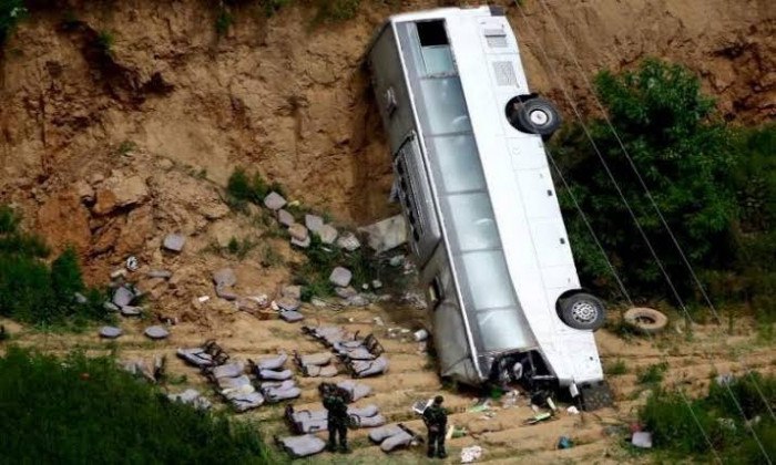 مقتل وإصابة 70 شخصاً بإنقلاب حافلة بباكستان 1 مقتل وإصابة 70 شخصاً بإنقلاب حافلة بباكستان