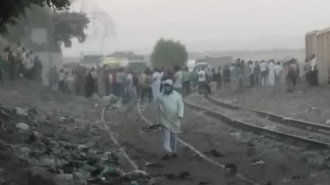 مصر .. قطار يدهس حافلة عمال وسقوط قتلى وجرحى 1 مصر .. قطار يدهس حافلة عمال وسقوط قتلى وجرحى