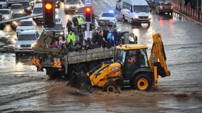 التشيك .. مصرع 5 أشخاص وإصابة 200 بسبب الأمطار الغزيرة 1 التشيك .. مصرع 5 أشخاص وإصابة 200 بسبب الأمطار الغزيرة