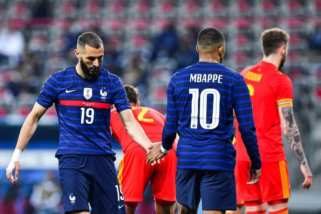 فرنسا تضرب ويلز بثلاثية نظيفة في ليلة عودة بنزيما