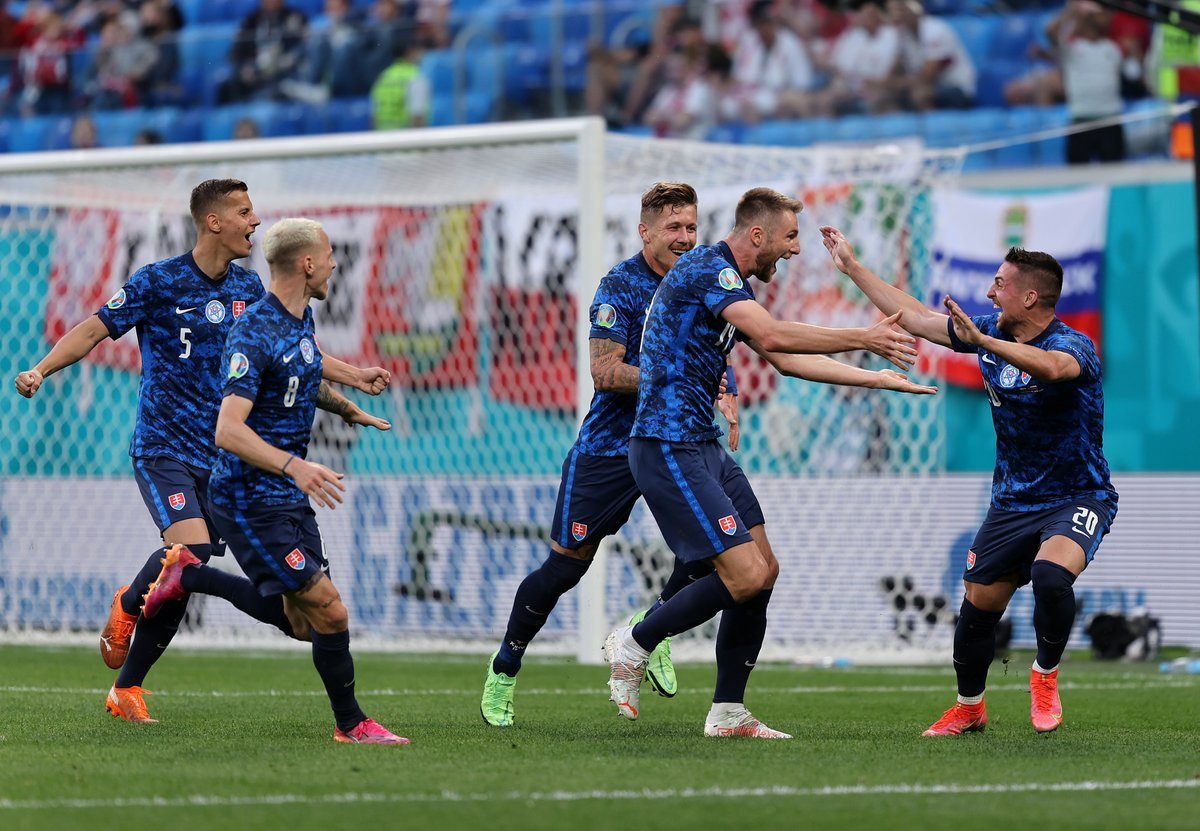 سلوفاكيا تتغلب على بولندا بهدفين مقابل هدف في كأس أوروبا 1 سلوفاكيا تتغلب على بولندا بهدفين مقابل هدف في كأس أوروبا
