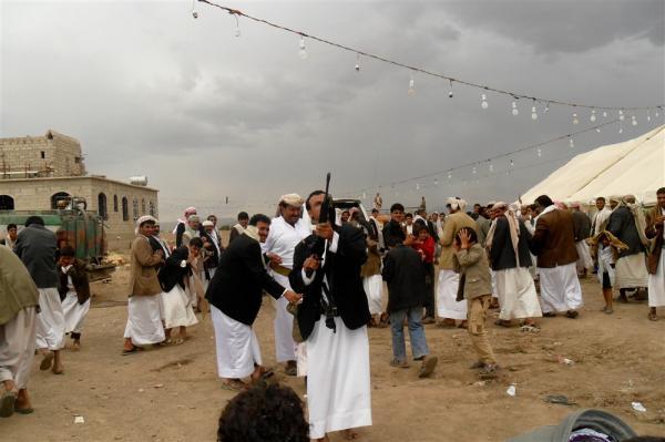 إب .. مليشيا الحوثي تقتحم حفل زفاف وتدمر الأجهزة الصوتية بالكامل