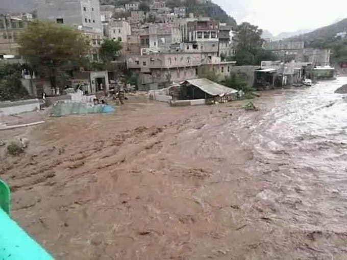 الأرصاد يحذر من أمطار غزيرة وسيول جارفة في أجزاء يمنية واسعة