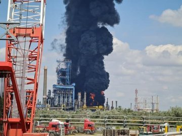 انفجار يهز أكبر مصفاة نفط في رومانيا 1 انفجار يهز أكبر مصفاة نفط في رومانيا