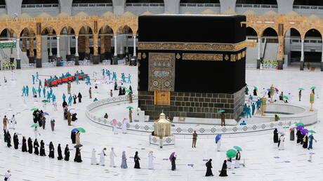 بعد انتهاء مناسك الحج هذا العام .. الحرم المكي يستقبل أول فوج من المعتمرين 1 بعد انتهاء مناسك الحج هذا العام .. الحرم المكي يستقبل أول فوج من المعتمرين