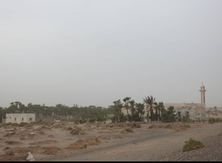 رصد 3 طائرات إستطلاع حوثية في سماء الفازة