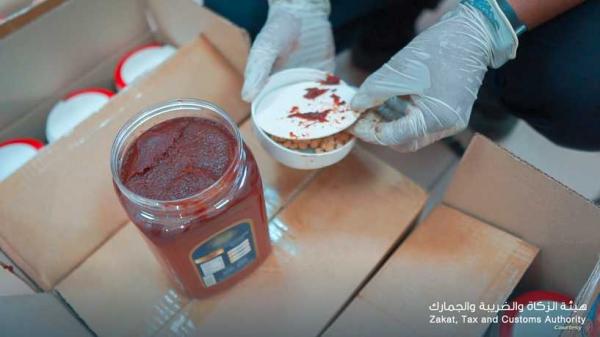 السعودية: إحباط تهريب كمية كبيرة من اقراص كبتاغون داخل علب معجون طماطم 1 السعودية: إحباط تهريب كمية كبيرة من اقراص كبتاغون داخل علب معجون طماطم