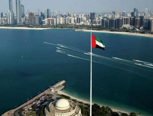 الإمارات تمنح الإقامة الذهبية لأوائل الثانوية العامة وأسرهم من المقيمين لديها 1 الإمارات تمنح الإقامة الذهبية لأوائل الثانوية العامة وأسرهم من المقيمين لديها