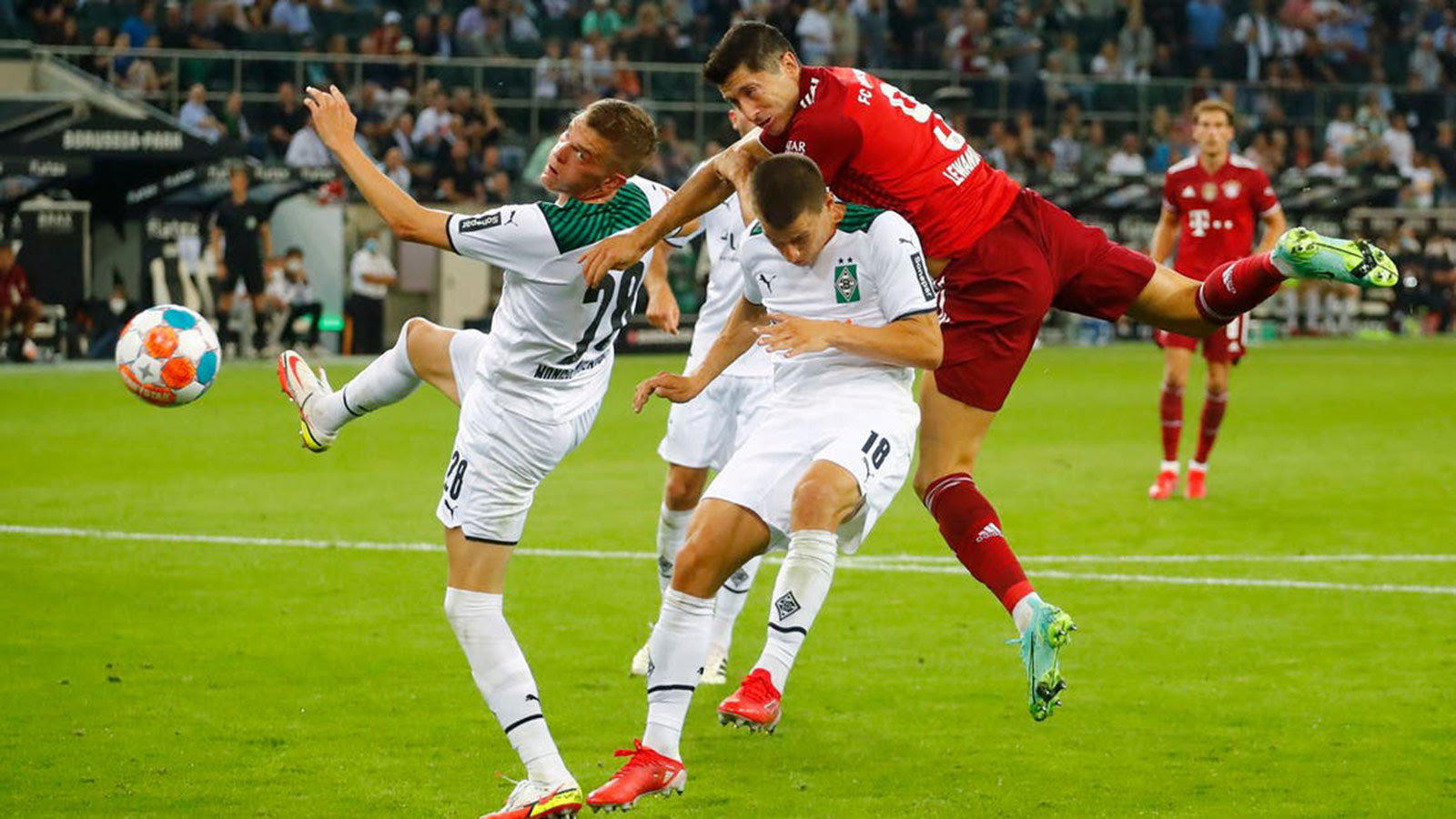 بايرن ميوينخ يتعادل مع مونشنغلادباخ في افتتاح الدوري الألماني 1 بايرن ميوينخ يتعادل مع مونشنغلادباخ في افتتاح الدوري الألماني