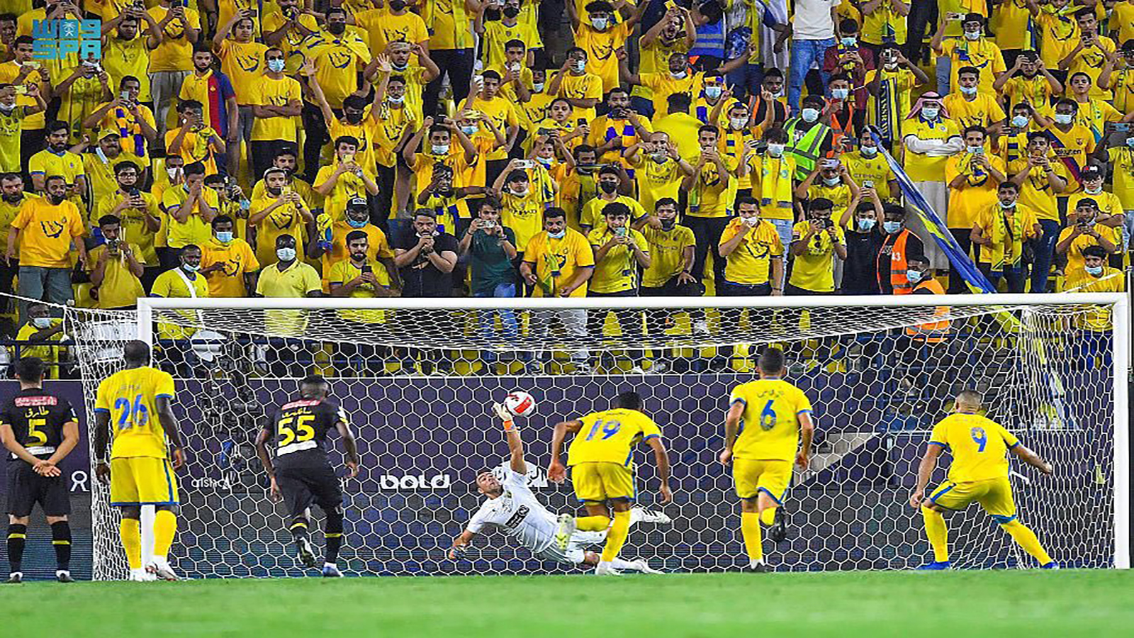 النصر ينتزع الفوز من ضيفه التعاون ويتصدر الدوري السعودي مؤقتاً 1 النصر ينتزع الفوز من ضيفه التعاون ويتصدر الدوري السعودي مؤقتاً