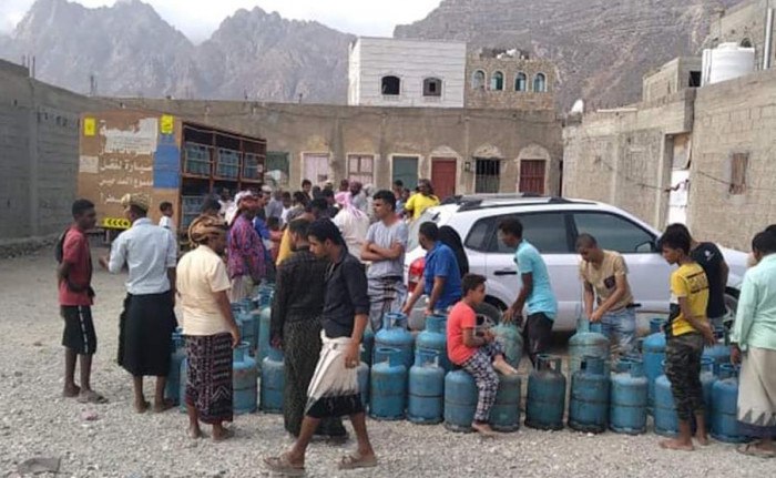 سقطرى .. خليفة الإنسانية توزع 300 أسطوانة غاز منزلي