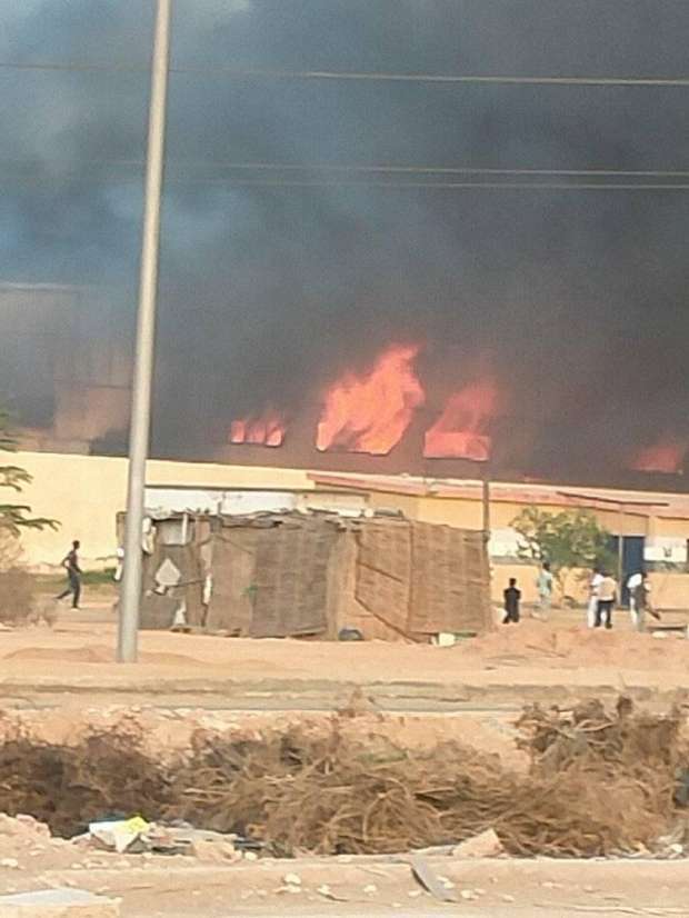 حريق هائل بمصنع للمنتجات البلاستيكية في مصر 1 حريق هائل بمصنع للمنتجات البلاستيكية في مصر