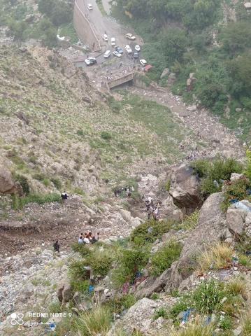 حادث مروع .. سقوط سيارة من منحدر جبل صبر