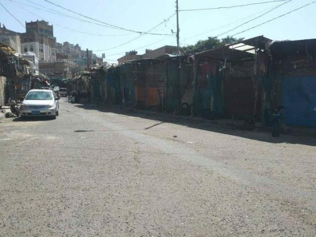تجار المحويت يغلقون محلاتهم بسبب جبايات مشرف حوثي