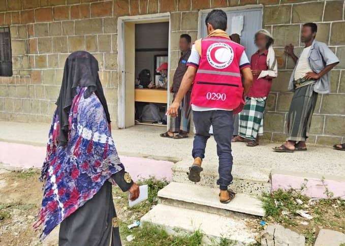 الصليب الأحمر الدولي يقدم مساعدة نقدية ل1252أسرة بالوازعية